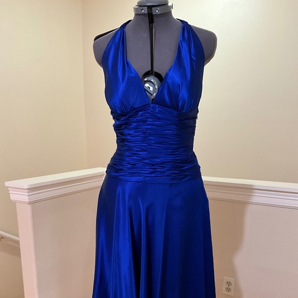 Marilyn Monroe cobalt blue halter dress. - Picture 1 of 8